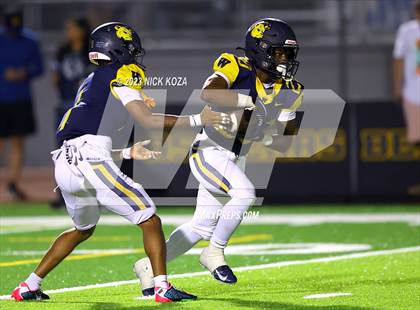 Thumbnail 3 in Serra vs. Warren photogallery.