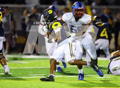 Thumbnail 3 in Serra vs. Warren photogallery.
