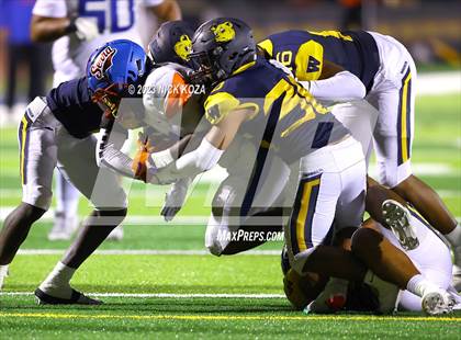 Thumbnail 2 in Serra vs. Warren photogallery.