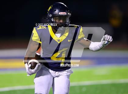 Thumbnail 2 in Serra vs. Warren photogallery.