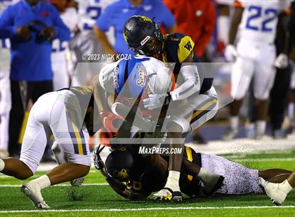 Thumbnail 1 in Serra vs. Warren photogallery.