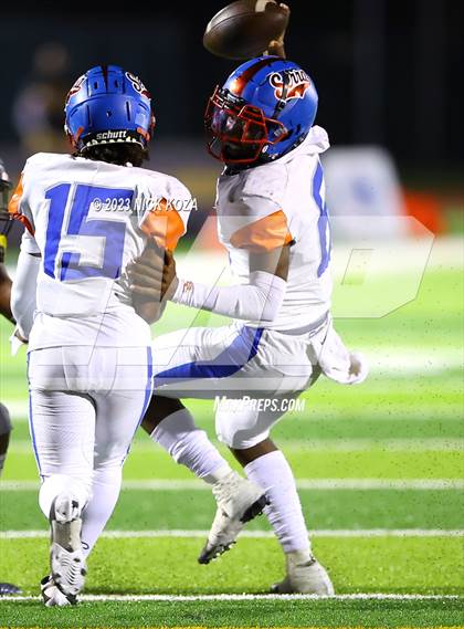 Thumbnail 3 in Serra vs. Warren photogallery.