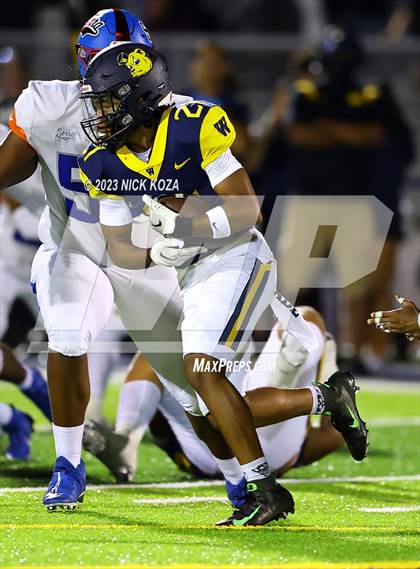 Thumbnail 1 in Serra vs. Warren photogallery.