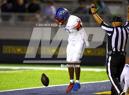 Thumbnail 3 in Serra vs. Warren photogallery.