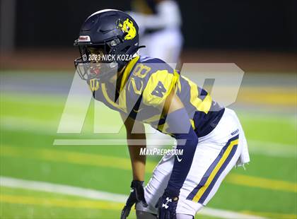 Thumbnail 2 in Serra vs. Warren photogallery.