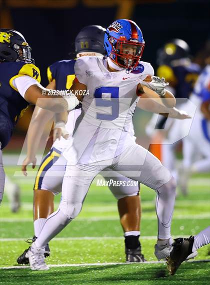 Thumbnail 2 in Serra vs. Warren photogallery.