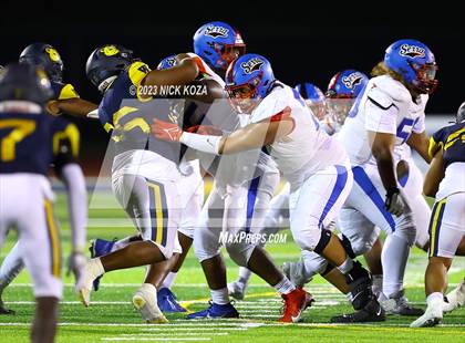 Thumbnail 2 in Serra vs. Warren photogallery.