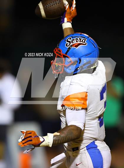 Thumbnail 3 in Serra vs. Warren photogallery.