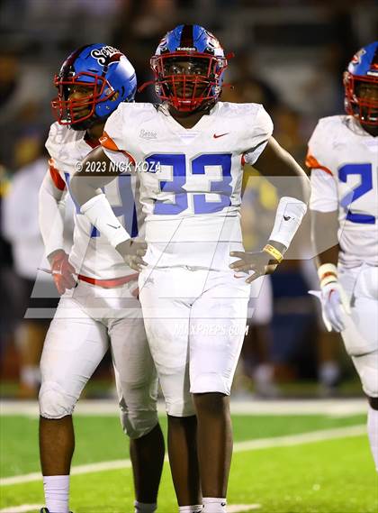 Thumbnail 1 in Serra vs. Warren photogallery.
