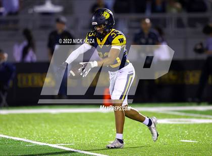 Thumbnail 3 in Serra vs. Warren photogallery.