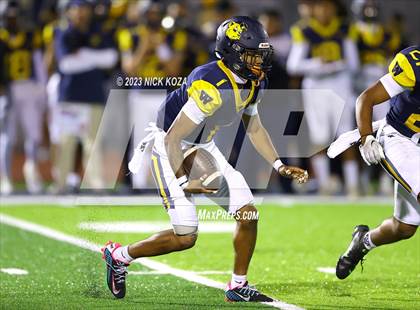Thumbnail 3 in Serra vs. Warren photogallery.