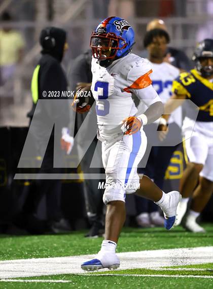 Thumbnail 2 in Serra vs. Warren photogallery.