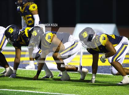 Thumbnail 2 in Serra vs. Warren photogallery.