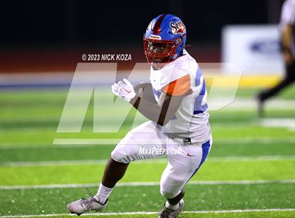 Thumbnail 3 in Serra vs. Warren photogallery.