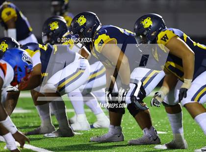 Thumbnail 3 in Serra vs. Warren photogallery.