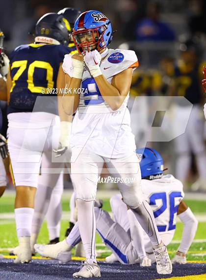 Thumbnail 1 in Serra vs. Warren photogallery.