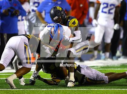 Thumbnail 3 in Serra vs. Warren photogallery.