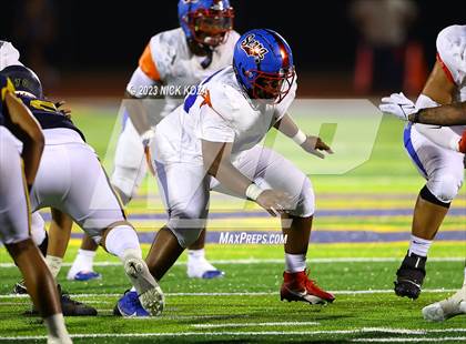 Thumbnail 3 in Serra vs. Warren photogallery.