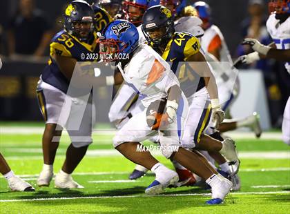 Thumbnail 2 in Serra vs. Warren photogallery.