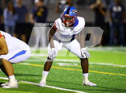 Thumbnail 3 in Serra vs. Warren photogallery.