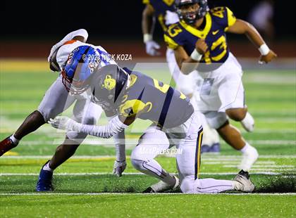 Thumbnail 1 in Serra vs. Warren photogallery.