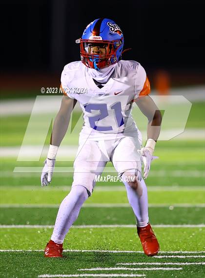 Thumbnail 1 in Serra vs. Warren photogallery.
