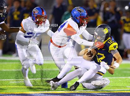 Thumbnail 3 in Serra vs. Warren photogallery.