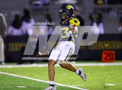 Thumbnail 2 in Serra vs. Warren photogallery.