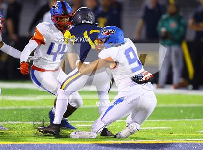 Thumbnail 3 in Serra vs. Warren photogallery.