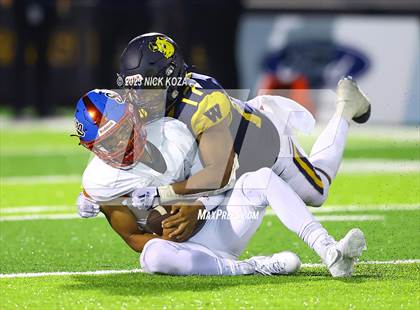 Thumbnail 2 in Serra vs. Warren photogallery.
