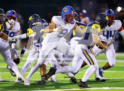 Thumbnail 2 in Serra vs. Warren photogallery.