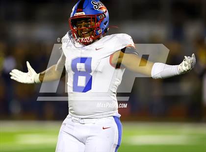 Thumbnail 1 in Serra vs. Warren photogallery.