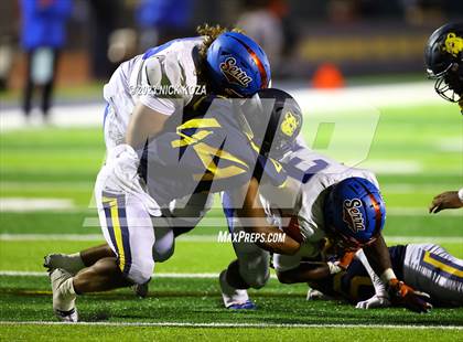 Thumbnail 2 in Serra vs. Warren photogallery.