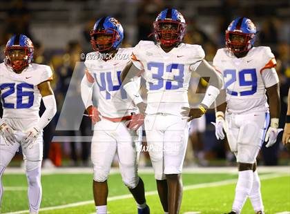 Thumbnail 2 in Serra vs. Warren photogallery.