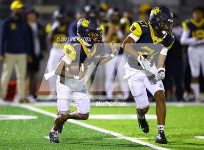 Thumbnail 1 in Serra vs. Warren photogallery.