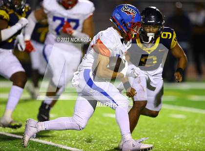 Thumbnail 1 in Serra vs. Warren photogallery.