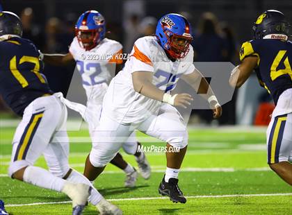 Thumbnail 1 in Serra vs. Warren photogallery.