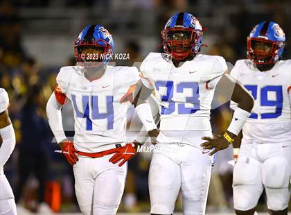 Thumbnail 3 in Serra vs. Warren photogallery.