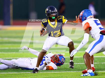 Thumbnail 2 in Serra vs. Warren photogallery.