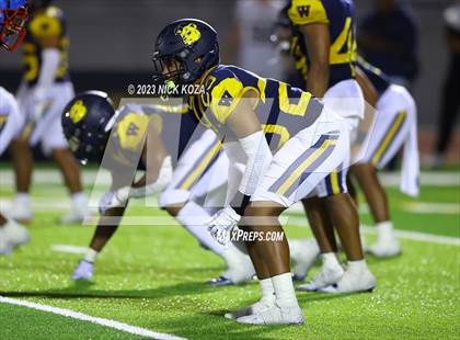 Thumbnail 3 in Serra vs. Warren photogallery.