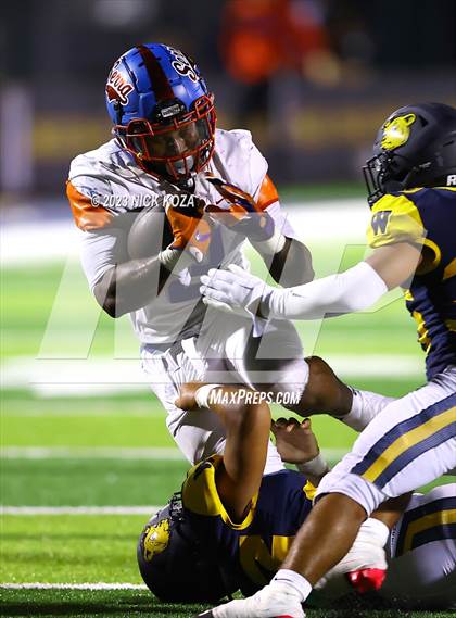Thumbnail 2 in Serra vs. Warren photogallery.