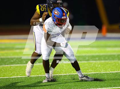 Thumbnail 3 in Serra vs. Warren photogallery.