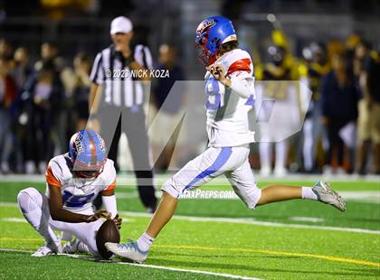 Thumbnail 1 in Serra vs. Warren photogallery.