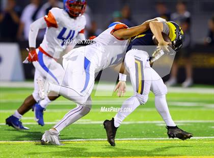 Thumbnail 2 in Serra vs. Warren photogallery.