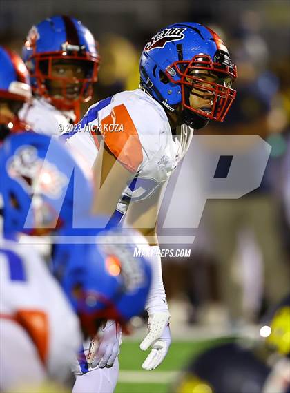 Thumbnail 3 in Serra vs. Warren photogallery.