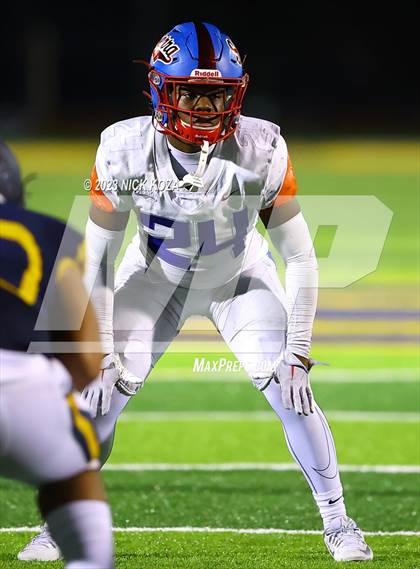 Thumbnail 2 in Serra vs. Warren photogallery.