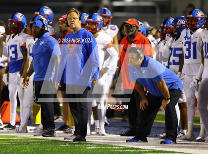 Thumbnail 3 in Serra vs. Warren photogallery.