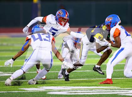 Thumbnail 3 in Serra vs. Warren photogallery.