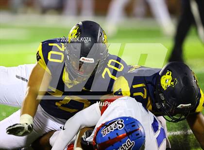 Thumbnail 2 in Serra vs. Warren photogallery.