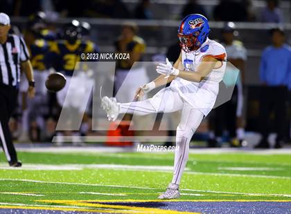 Thumbnail 1 in Serra vs. Warren photogallery.